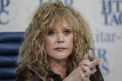 Гвинет Пэлтроу удивляет: спорный тренд и неожиданный аксессуар из её бренда