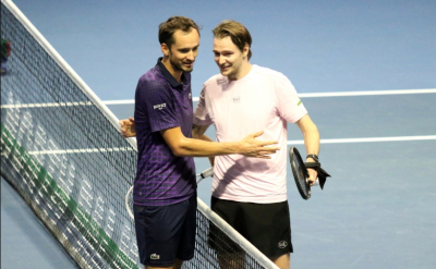 Команда Медведева одержала победу над командой Бублика на турнире в Санкт-Петербурге