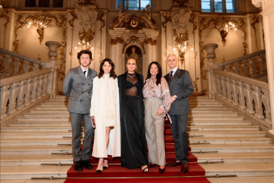 Юлия Барановская, Виктория Шелягова и Александр Цыпкин на открытии проекта VK и Эрмитажа "Один музей. Три взгляда"