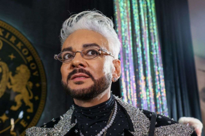 Линдси Лохан с мужем и сыном наслаждаются семейным отдыхом в Париже