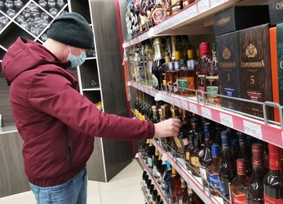 Перед майскими праздниками россияне активно запасаются алкоголем: пик продаж на подходе