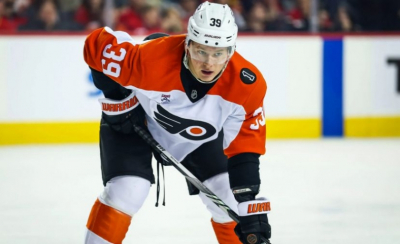 Матвей Мичков вступается за партнёра по команде в яркой драке на матче НХЛ